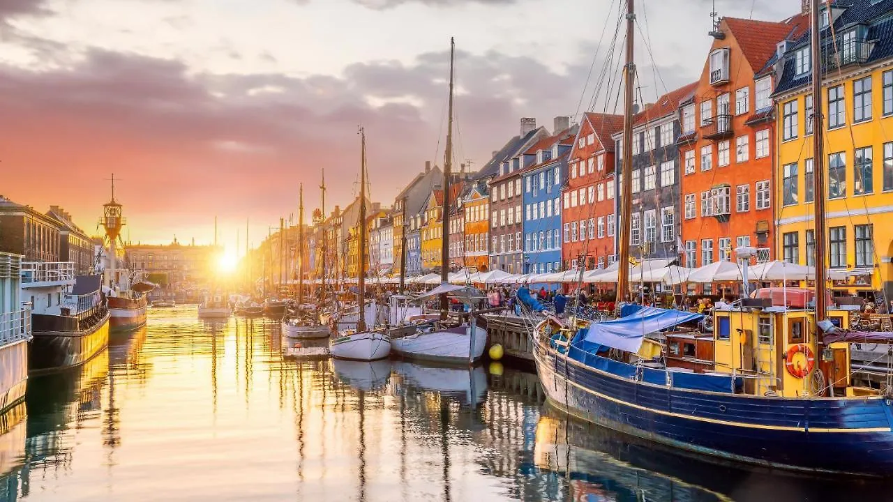 Lovely 3Br Manor Apartment 5 Min From Tivoli Gardens Copenhague