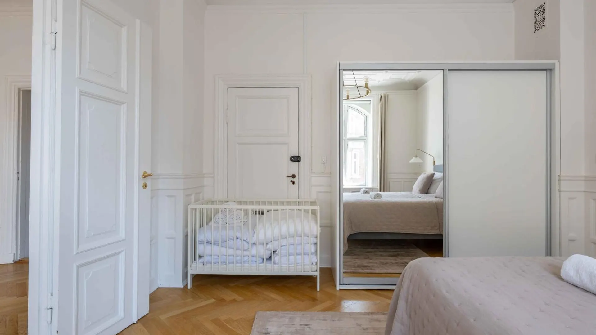 Lovely 3Br Manor Apartment 5 Min From Tivoli Gardens Copenhague